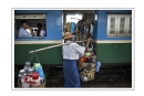 刘力仍《缅甸·火车上的营生者》摄影作品欣赏 (5)_在线影展的作品